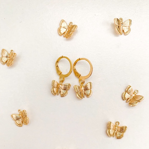 ✨ GOLD BUTTERFLY MINI HOOPS ✨ - Picture 2 of 2